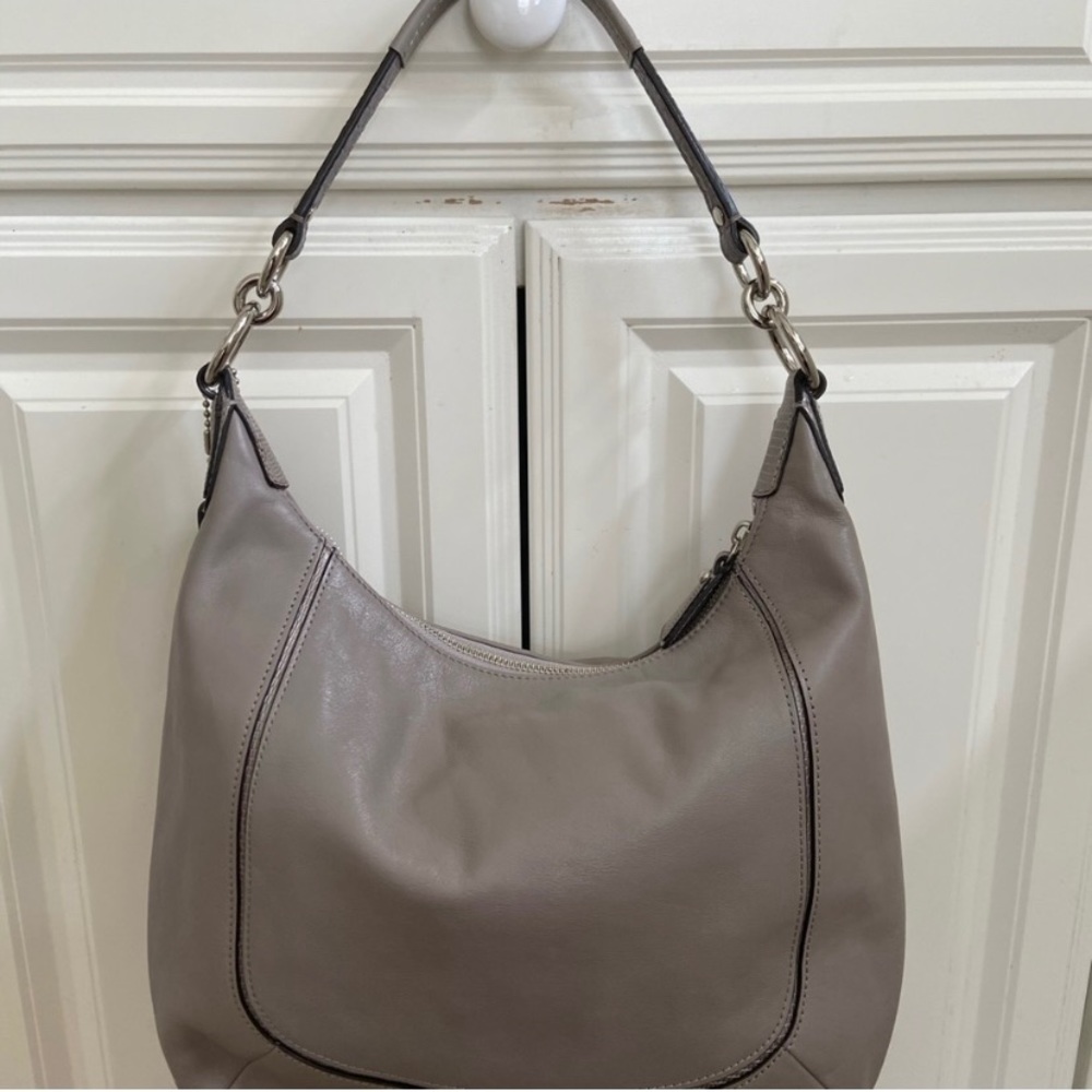 LIKE NEW COACH LEATHER SHOULDER BAG - Picture 2 of 7